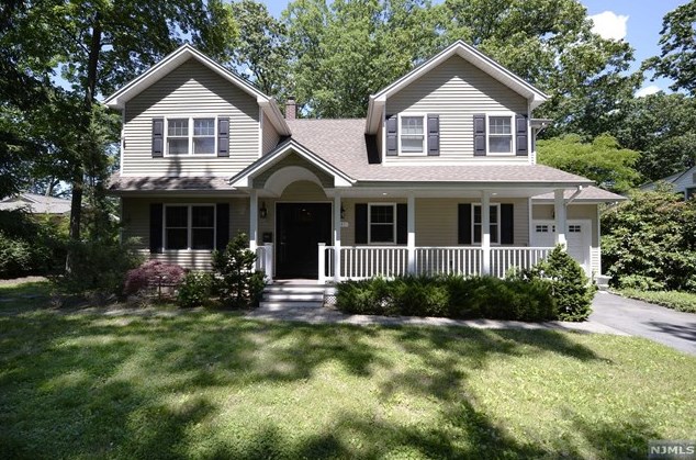 221 Van Houten Ave, Wyckoff, NJ 07481-2400