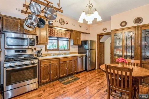 69 Central Ave, Hillsdale NJ  07642-2113 exterior