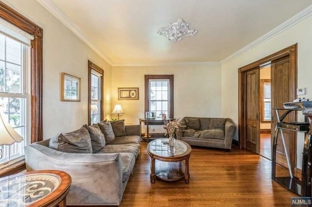 69 Central Ave, Hillsdale NJ  07642-2113 exterior