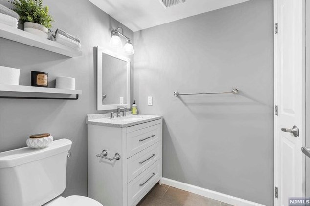 708 Tiffany Ave, Westwood NJ  07675-6306 exterior