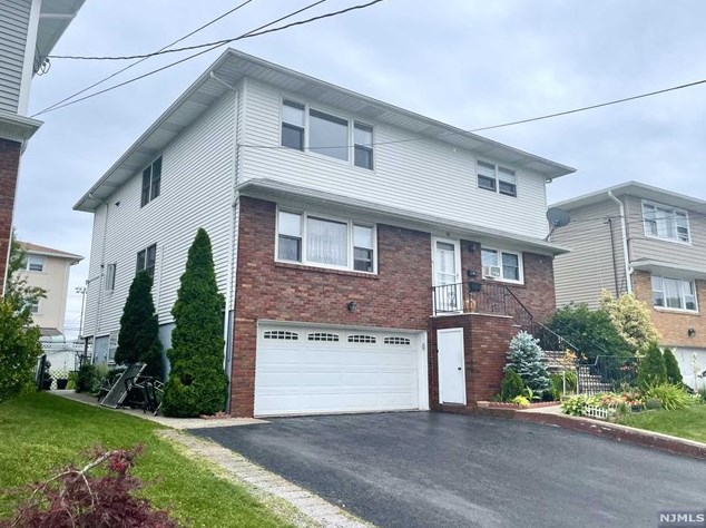 94 Maitland Pl, Outwater, NJ 07026