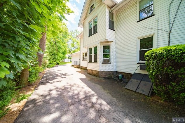 228 Tenafly Rd, Tenafly, NJ 07670