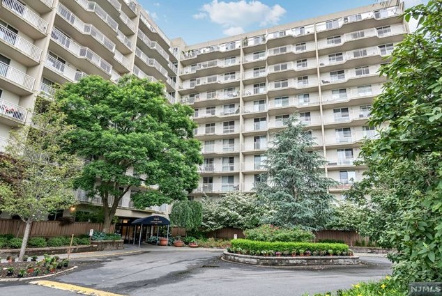 1055 River Rd #701, Edgewater, NJ 07020