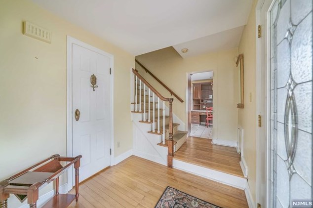 388 Pathway Mnr, Wyckoff, NJ 07481-2414
