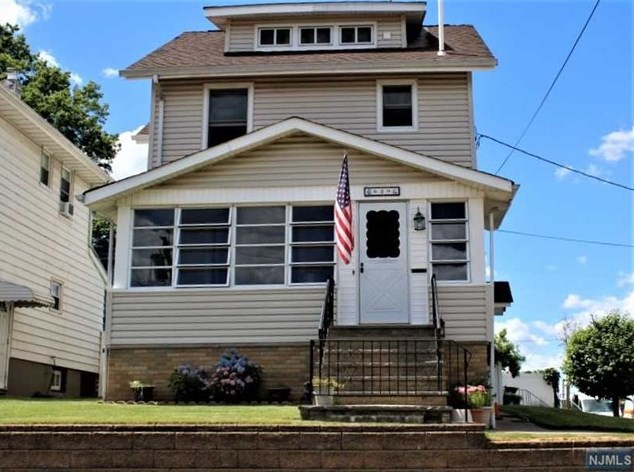 629 7th St, Lyndhurst, NJ 07071-3114