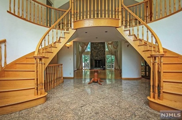 226 Wilson Dr, Cresskill, NJ 07626