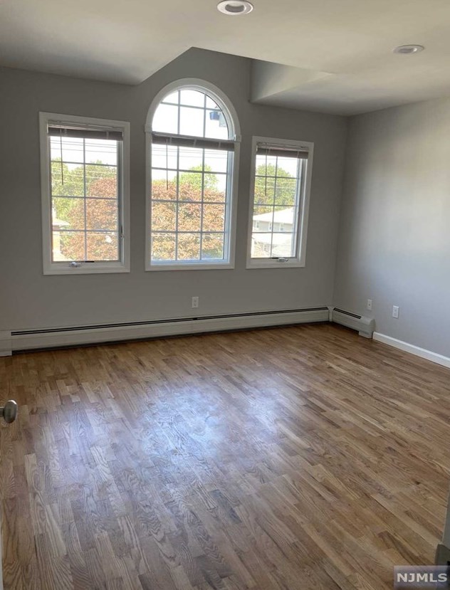 230 7th St, Palisades Park NJ  07650-2016 exterior