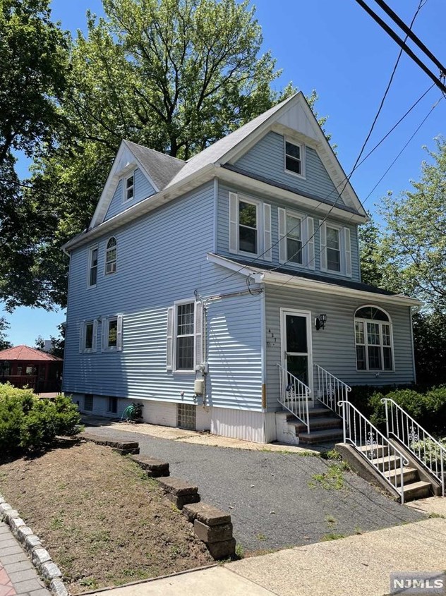 427 W Anderson St, Hackensack, NJ 07601
