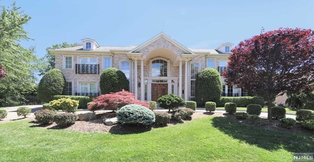 45 Lynn Dr, Englewood, NJ 07632-2206