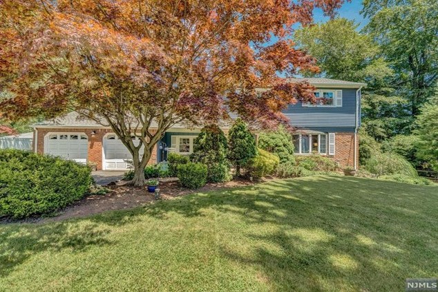 5 Maple Ave, Montvale, NJ 07645