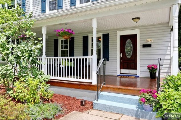 105 Berkeley Pl, Ridgewood, NJ 07452