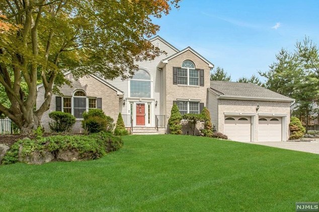 20 Forest Hill Rd, Mahwah, NJ 07430