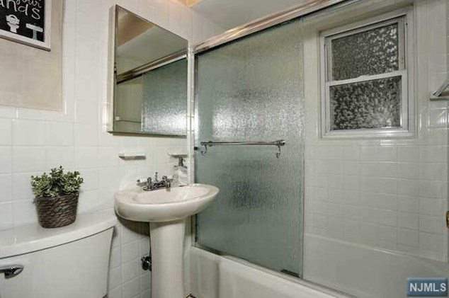 111 Berkeley Ave, Westwood NJ  07675-1804 exterior