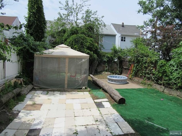 34 Highland St, Paterson, NJ 07524