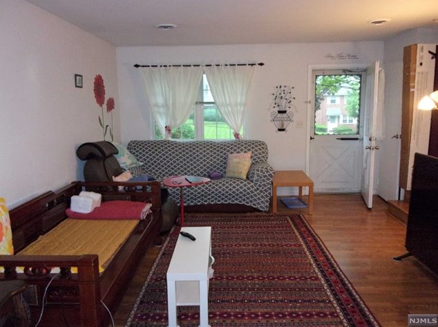120 Parkview Dr, Teaneck, NJ 07666