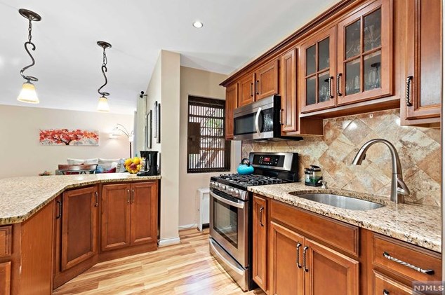 3061 Edwin Ave, West Fort Lee NJ  07024-3654 exterior