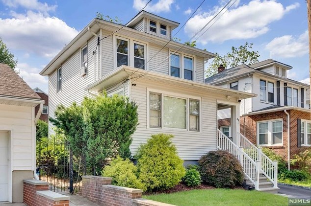 36 Luke Ave, Bergenfield, NJ 07621-2810