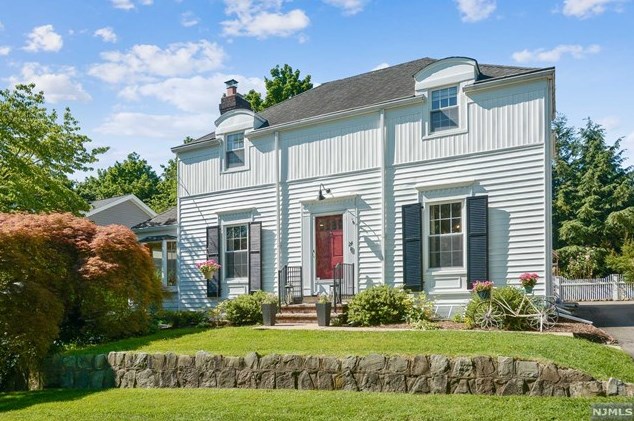 24 Princeton Pl, Ridgewood, NJ 07452