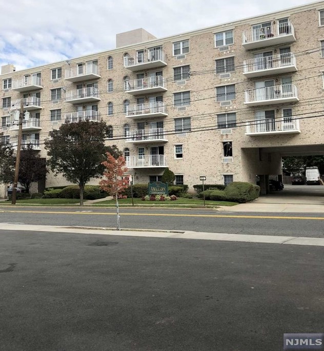 446 Passaic St, Hackensack, NJ 07601-1557