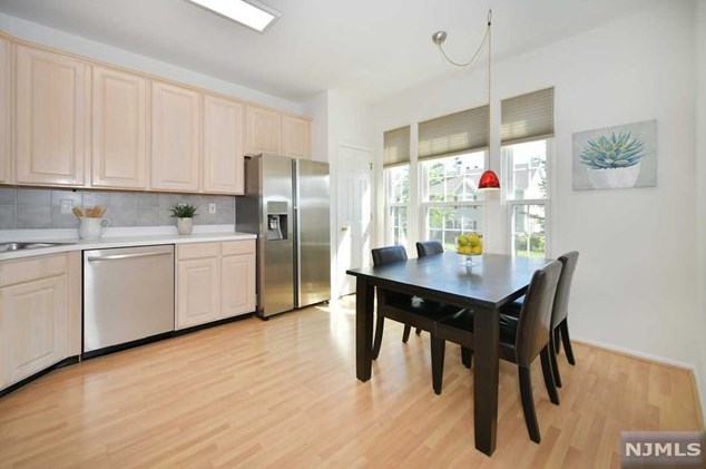 1163 Chedworth Cir, Mahwah, NJ 07430