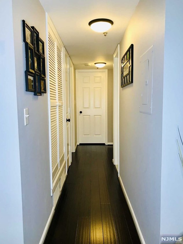 2714 Hemingway Ln, Mahwah, NJ 07430
