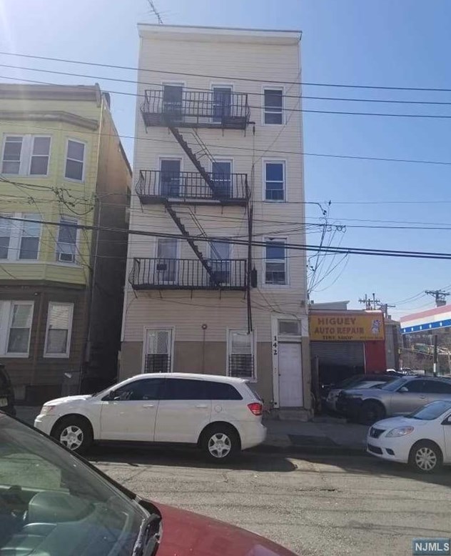 142 Mill St, Paterson NJ  07501-2734 exterior