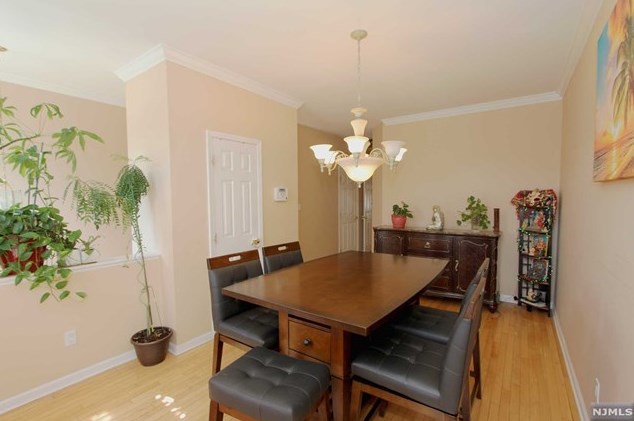 327 Wilshire Dr #327, Nutley, NJ 07110