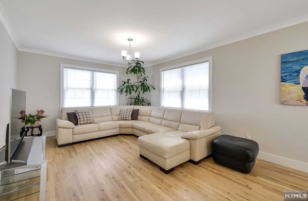 18 N Railroad Ave, Mahwah, NJ 07430