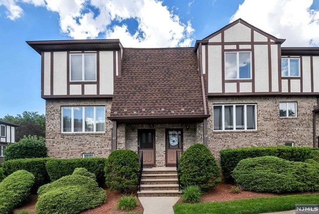 63 Canterbury Ln, N Milford, NJ 07646