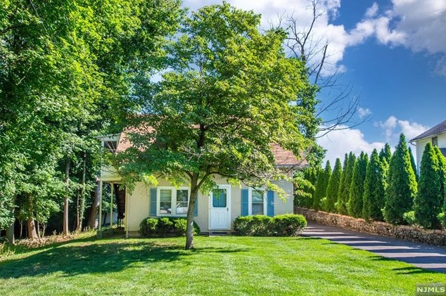 411 Franklin Ave, Wyckoff, NJ 07481