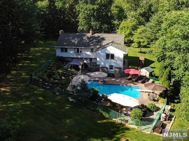 7 Jane Ct, Hillsdale, NJ 07642-1122