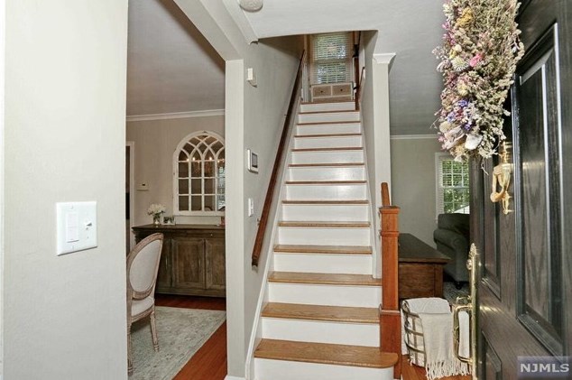 160 Kensington Rd, River Edge, NJ 07661