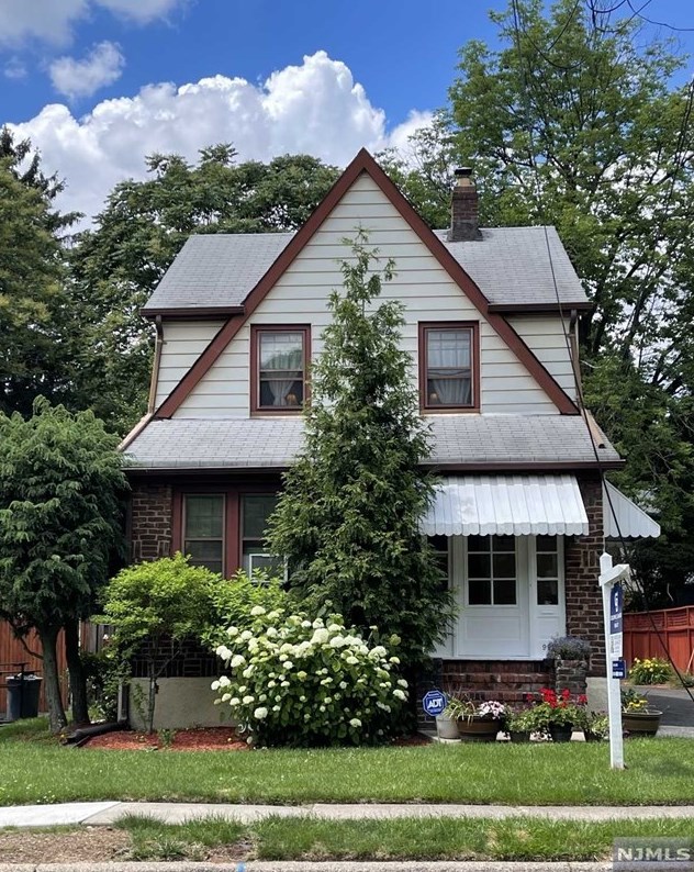 992 Belle Ave, Teaneck, NJ 07666