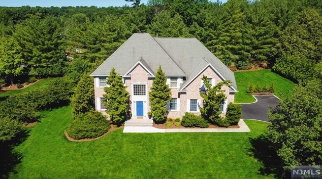 19 Carrington Ct, Westwood, NJ 07677
