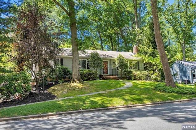 514 Monroe Ave, Westwood, NJ 07676-4929