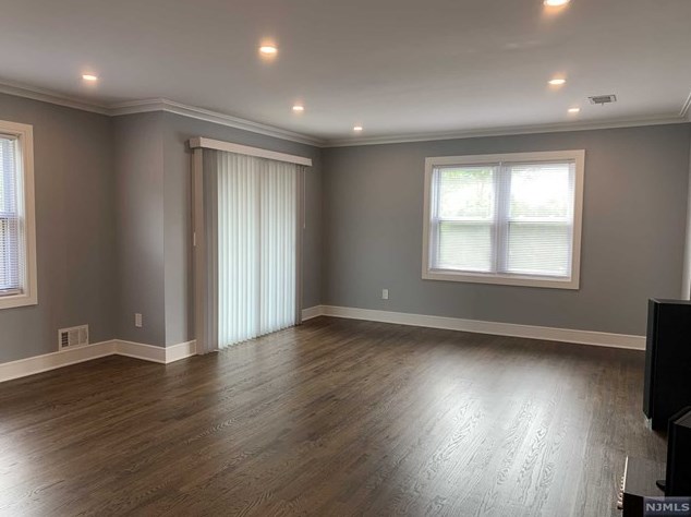 233 Midland Ave #214, Outwater, NJ 07026