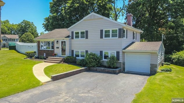 428 Crest Dr, Rockleigh, NJ 07647