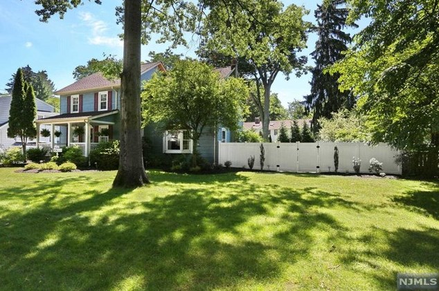154 Hopkins St, Hillsdale, NJ 07642-2846