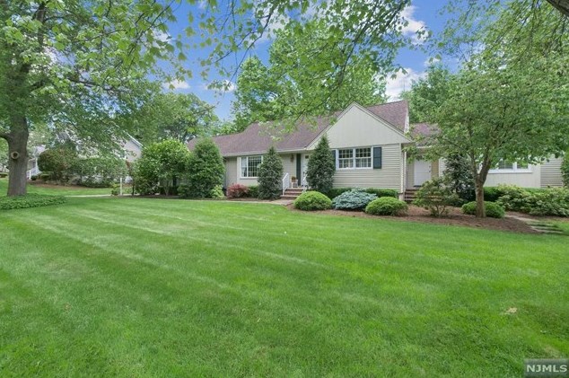 26 Lee Ave, Harrington Park, NJ 07640