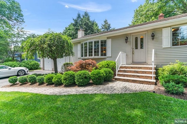 28 Deberg Dr, Westwood, NJ 07675-7203