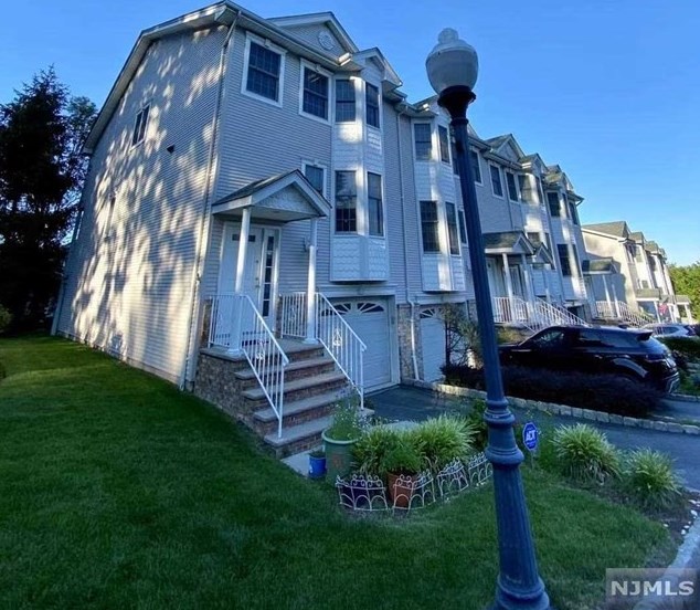 2 Carol Ln, River Edge, NJ 07661