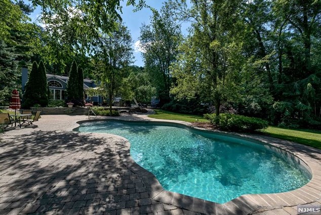 258 Gateway Rd, Ridgewood, NJ 07450