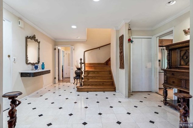 220 Buckingham Rd, Tenafly, NJ 07670