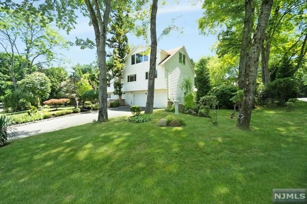 38 Evergreen Pl, Demarest, NJ 07627