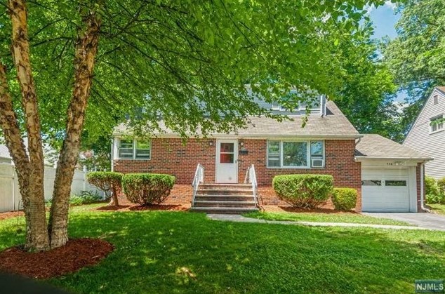 726 Delavan St, Teaneck, NJ 07666