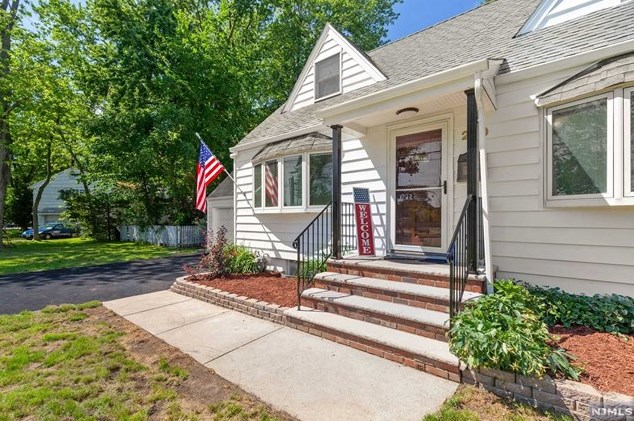 260 W Allendale Ave, Allendale, NJ 07401