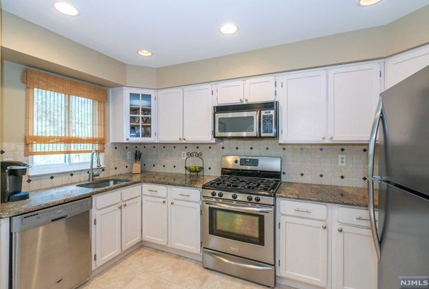 7 Ralph St, Wayne, NJ 07470-2217