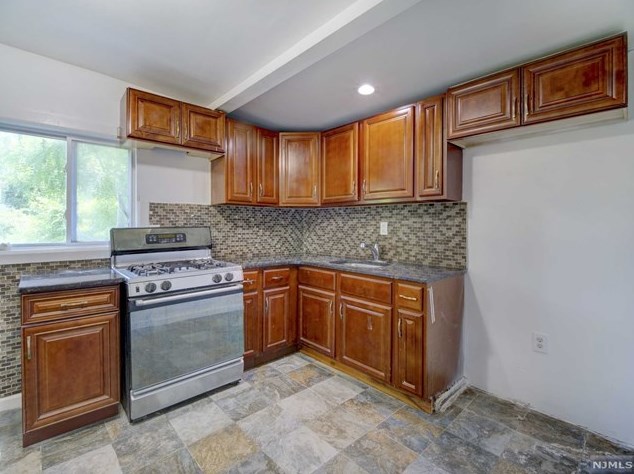 382 Columbia St, Orange NJ  07050-2601 exterior