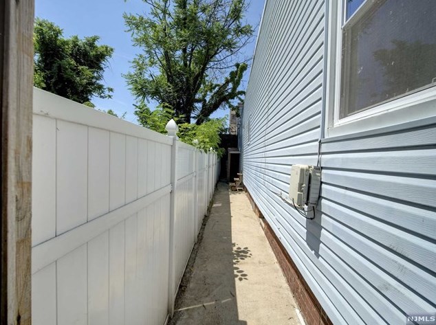 382 Columbia St, Orange NJ  07050-2601 exterior