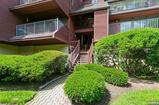 14 Riverview Cir #b, North Bergen, NJ 07047